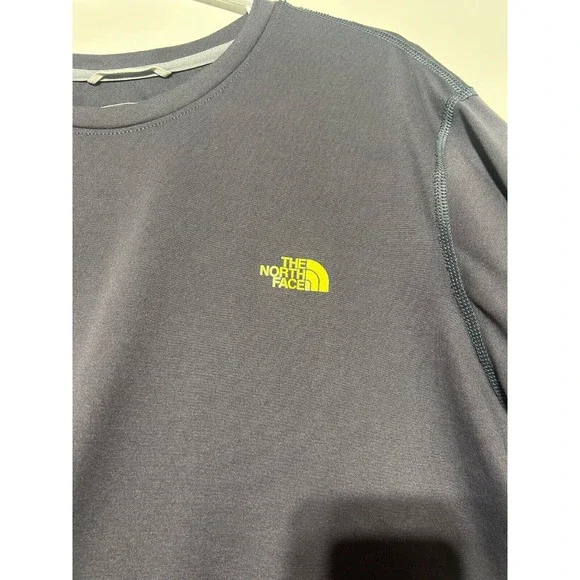 The North Face Men Size L Gray Short Sleeve Polyester Shirt - Picture 2 of 4